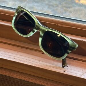Tres Noir Stylish Green Sunglasses